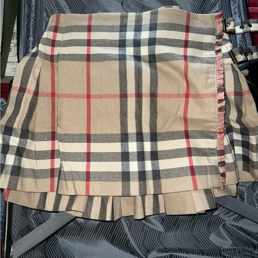 Authentic Burberry Tan Plaid Women's Skirt - Picture 6 of 6